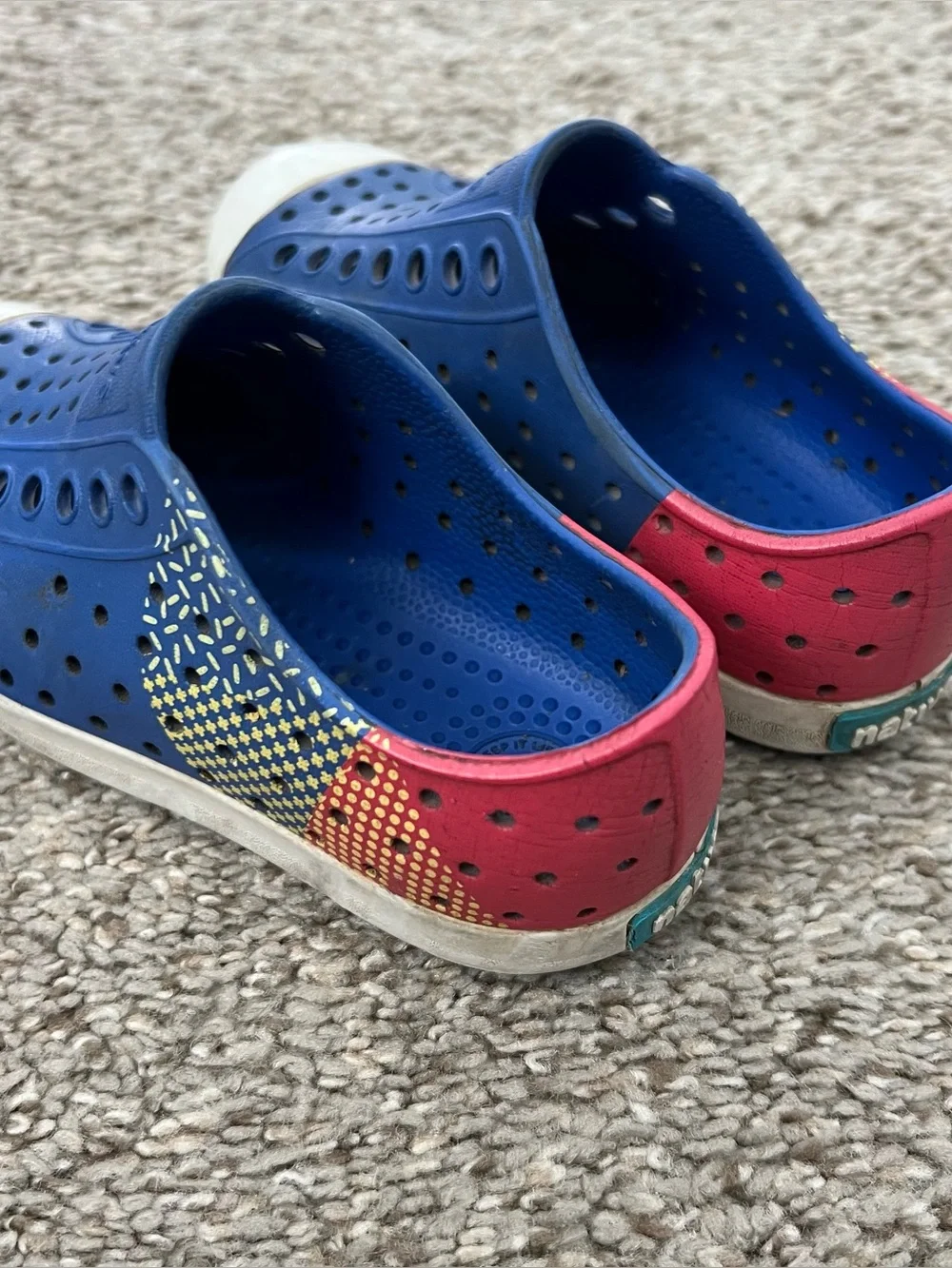 Native Jefferson Kids Slip-On Shoes in Royal Blue with Red Yellow Heel Size 9